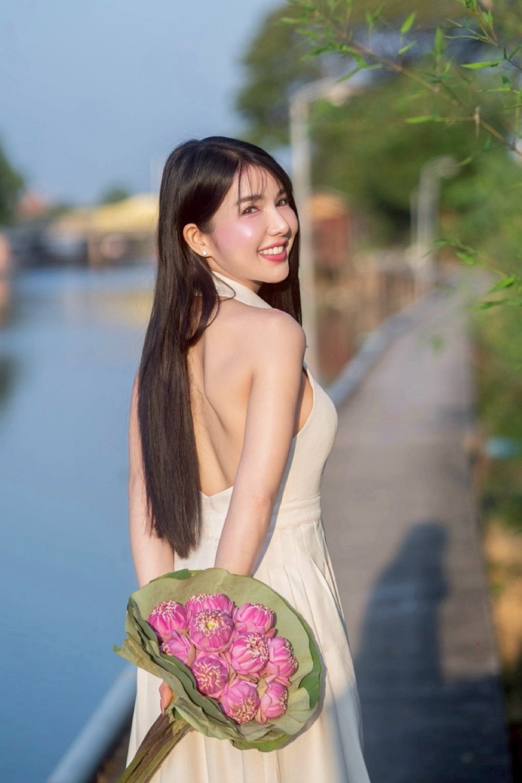 Phát hiện người đẹp mặc bikini đỏ gợi cảm, nổi bật nhất giải chạy bãi biển - 11