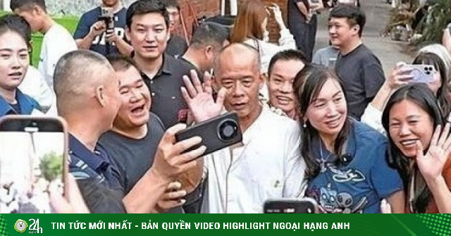 Chủ quán lẩu gà ở Phật Sơn kiệt sức vì nổi tiếng, 'mong sớm được nghỉ hưu'