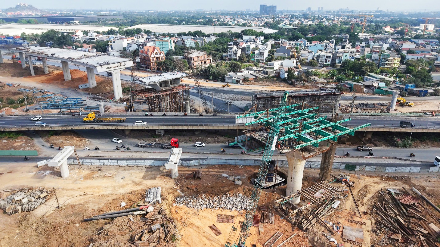 Giá bất động sản dọc tuyến Vành đai 3 liên tục tăng mạnh qua từng giai đoạn triển khai. Trong ảnh là nút giao Tân Vạn thuộc dự án. (Ảnh: Quốc Dũng)