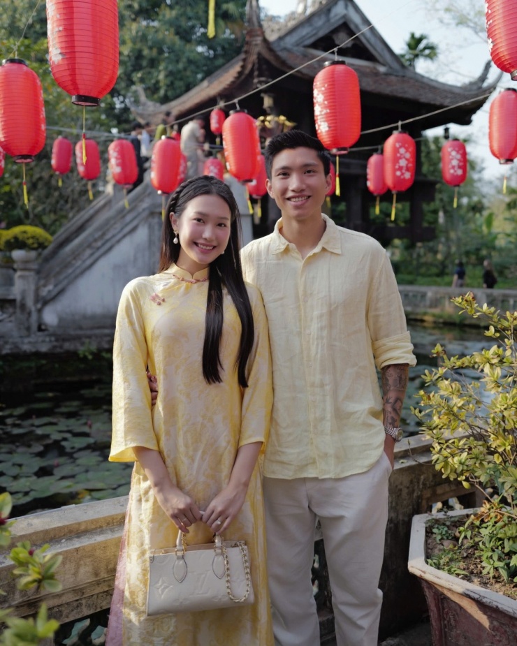 Doãn Hải My - Đoàn Văn Hậu diện đồ đôi xuống phố - 2