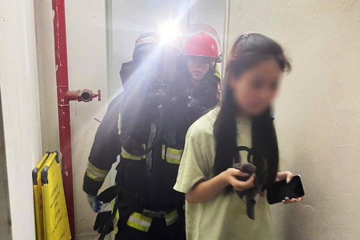 Cháy chung cư ở Hà Nội, lửa bốc ngùn ngụt tại tầng 6 - 3