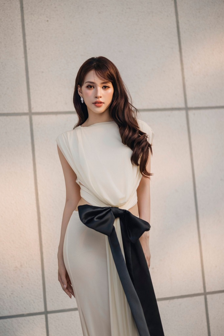 Fan trầm trồ thiết kế cut-out giúp Trần Tiểu Vy khoe 'thắt đáy lưng ong' gợi cảm - 5