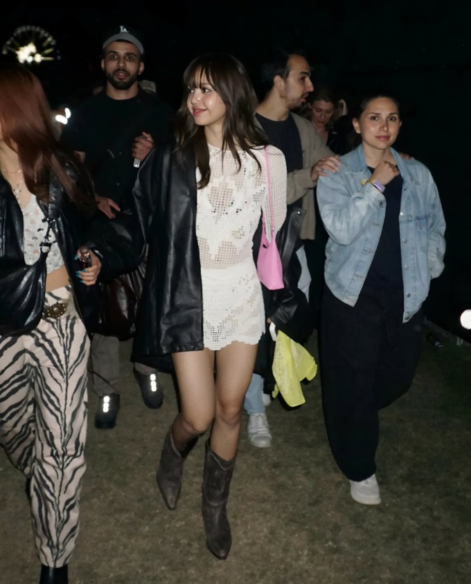 Lisa và Rosé hòa mình cùng hàng nghìn khán giả trong đêm nhạc của Justin Bieber