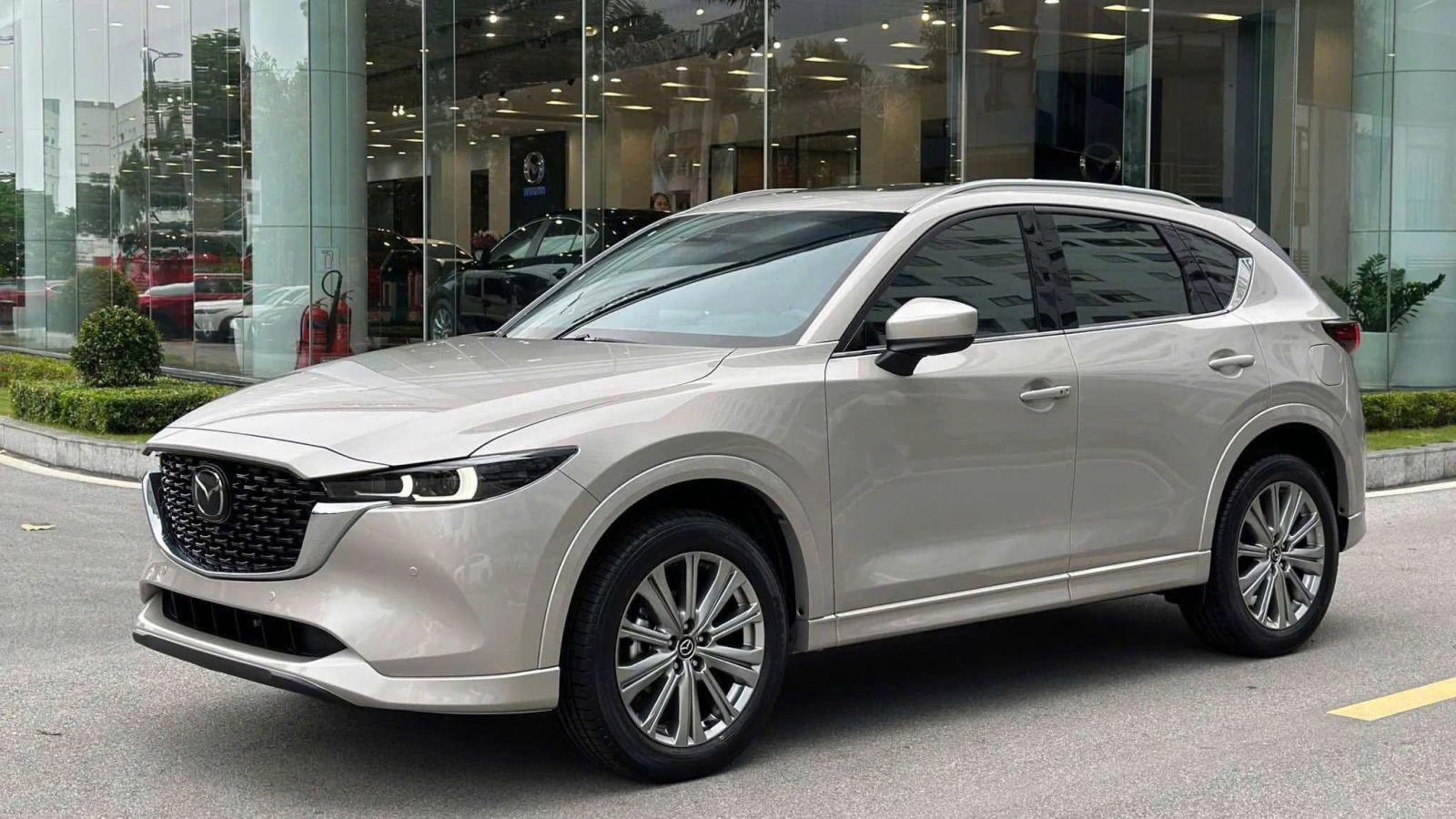 Mazda CX-5 giảm giá sâu xuống còn 685 triệu đồng trong đợt xả kho xe VIN 2025.