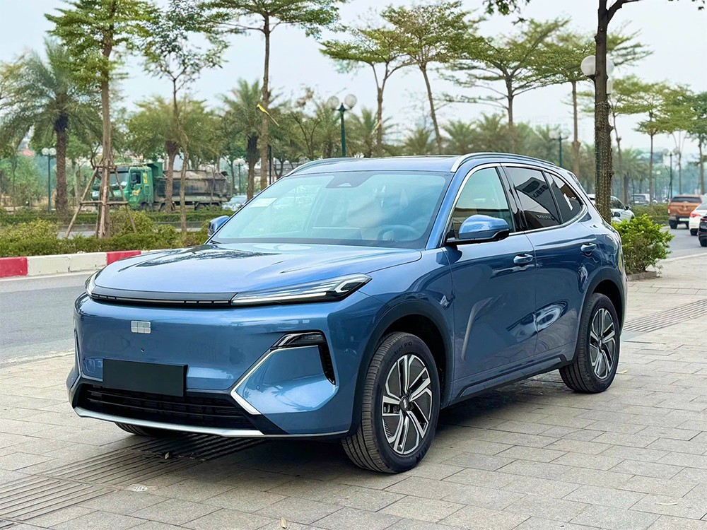 Geely EX5 EM-i là mẫu SUV plug-in hybrid toàn cầu thế hệ mới, được phát triển trên nền tảng kiến trúc điện toàn cầu GEA, nổi bật với thiết kế hiện đại, tinh giản.