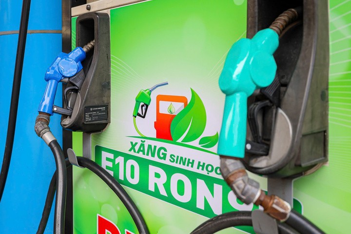 Xăng sinh học dự kiến sẽ được triển khai bán trên toàn quốc từ ngày 30/4. (Ảnh: Minh Đức).