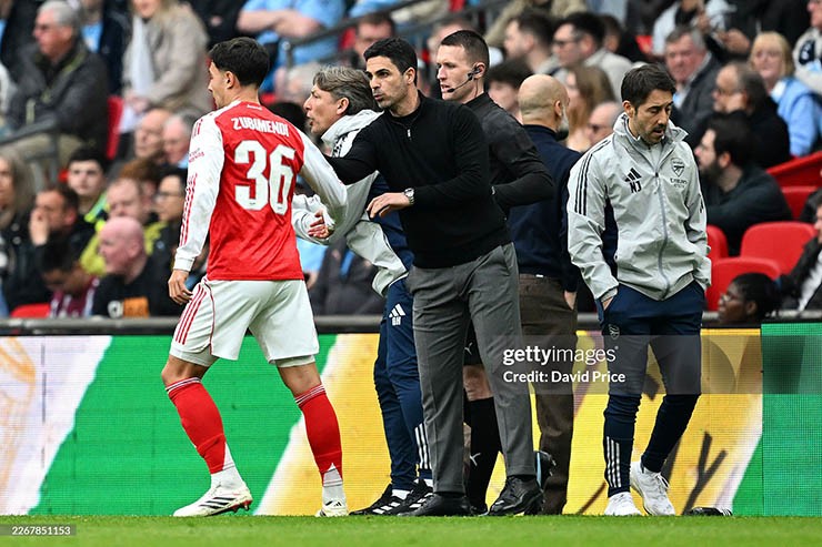 HLV Arteta cần làm tốt hơn nhiệm vụ tinh thần