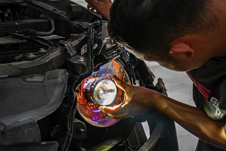 Chủ xe cũng có thể thay thế cụm đèn chiếu sáng phía trước bằng cụm đèn khác kiểu loại đã được chứng nhận hoặc công bố hợp quy. Ảnh minh hoạ: Auto 365