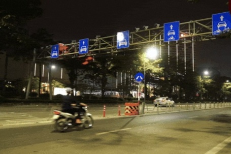 Cận cảnh dàn camera AI  chớp nháy  ghi hình xuyên đêm tại Hà Nội