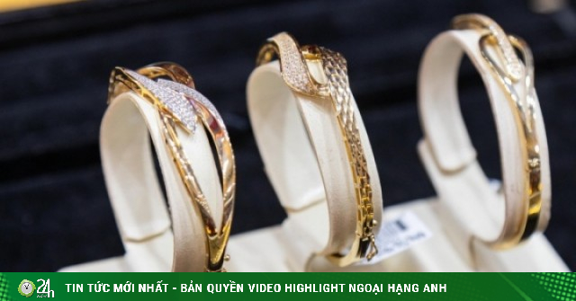 Giá vàng hôm nay 15/4: Tiếp tục tăng dựng đứng, vượt 4.800 USD/ounce