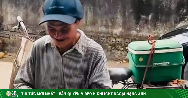 Người cha nghèo đạp xe khắp xóm mời cưới con