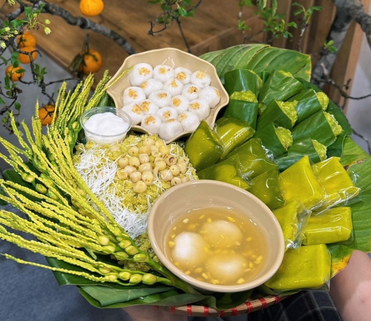 Mâm lễ cúng Tết Hàn Thực của mẹ đảm Tống Hằng Nga.