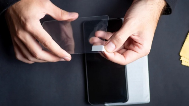 Nhiều kính cường lực có giá khá rẻ so với những gì mà màn hình smartphone có thể đối diện khi rơi vỡ