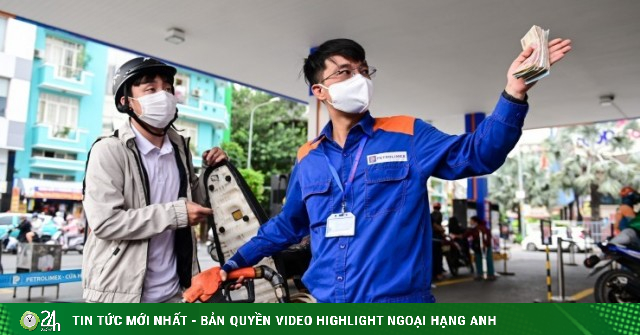 Giá dầu diesel giảm mạnh gần 2.000 đồng/lít từ 0h