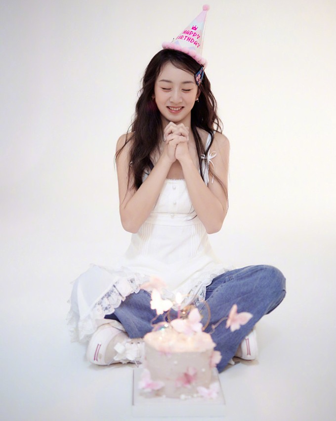 Bé gái 'Bố ơi mình đi đâu thế' trong trẻo tuổi trăng rằm - 7