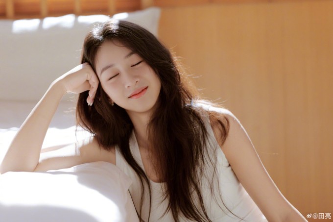 Bé gái 'Bố ơi mình đi đâu thế' trong trẻo tuổi trăng rằm - 2