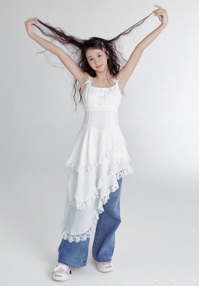 Bé gái 'Bố ơi mình đi đâu thế' trong trẻo tuổi trăng rằm - 4