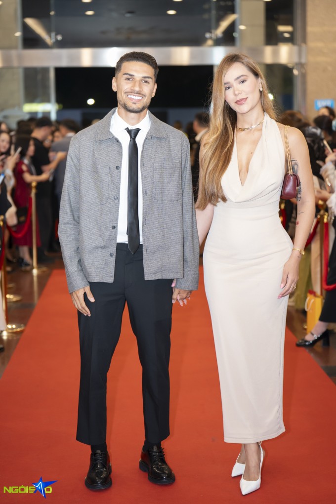 Hòa Minzy hóa công chúa, cùng dàn sao khoe sắc trên thảm đỏ - 8