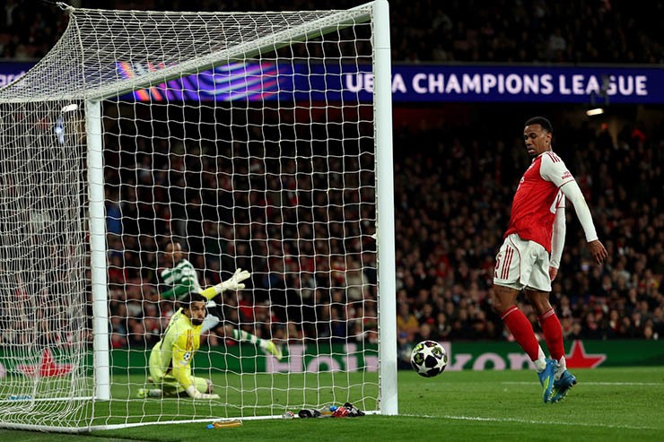 Hàng thủ luôn là điểm tựa thành công của Arsenal