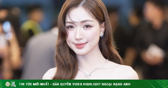 Hòa Minzy hóa công chúa, cùng dàn sao khoe sắc trên thảm đỏ