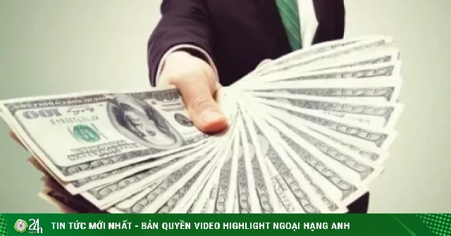 Cựu cán bộ Hải quan cầm 5 tỷ đồng 'chạy' tại ngoại cho giám đốc doanh nghiệp