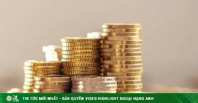 Hai người đi bộ phát hiện 'kho báu' tiền, vàng trị giá 8,6 tỷ đồng