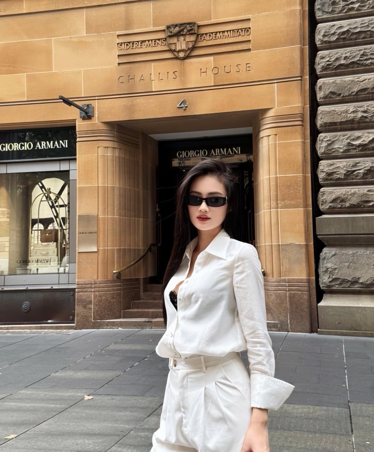 Hình ảnh mới nhất của Hoa hậu Ý Nhi ở Úc gây chú ý - 3