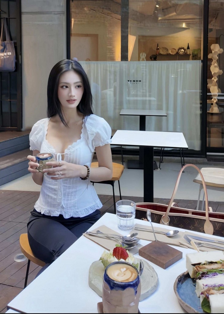 Hình ảnh mới nhất của Hoa hậu Ý Nhi ở Úc gây chú ý - 6