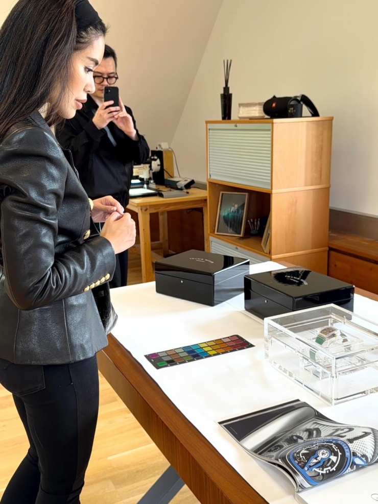 Tiên Nguyễn thăm thú 'quê hương' của những chiếc đồng hồ xa xỉ - 5