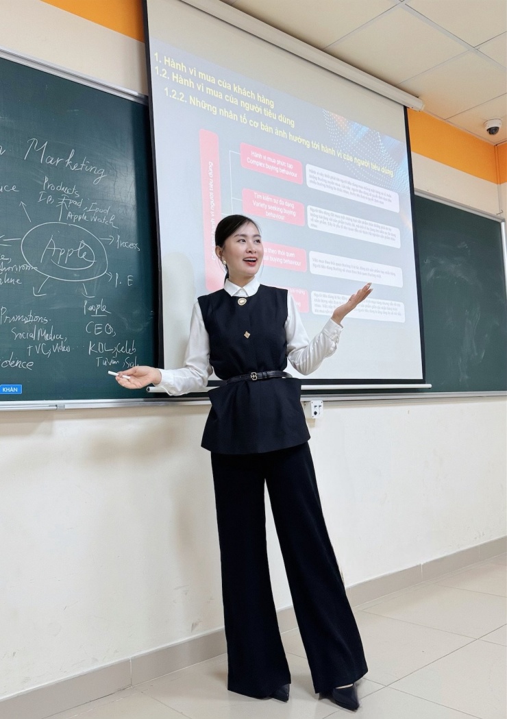 Lê Hà Phương hiện là giảng viên một trường đại học ở TP.HCM.