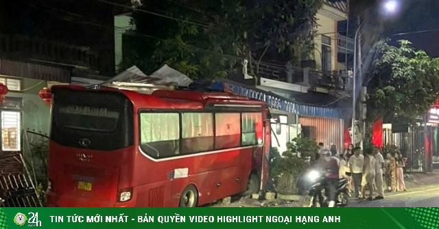 Xe khách lao vào nhà dân ở Ninh Bình