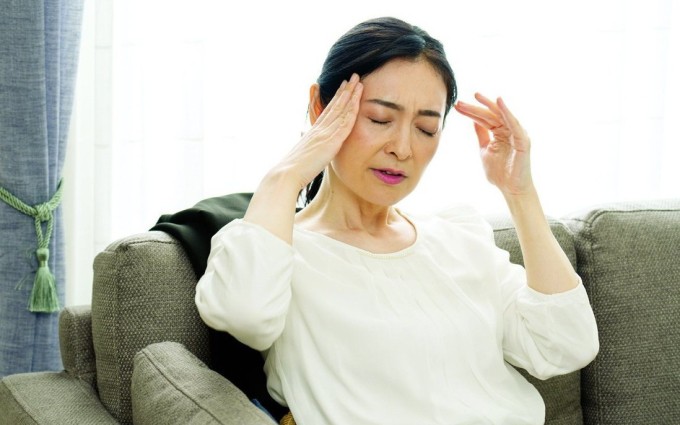 Nội tiết tố thay đổi khiến nhiều chị em ngoài 40 mất tập trung, giảm trí nhớ.