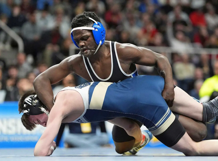 Dunia mang theo nghị lực lớn để đánh bại các đối thủ trên sàn vật