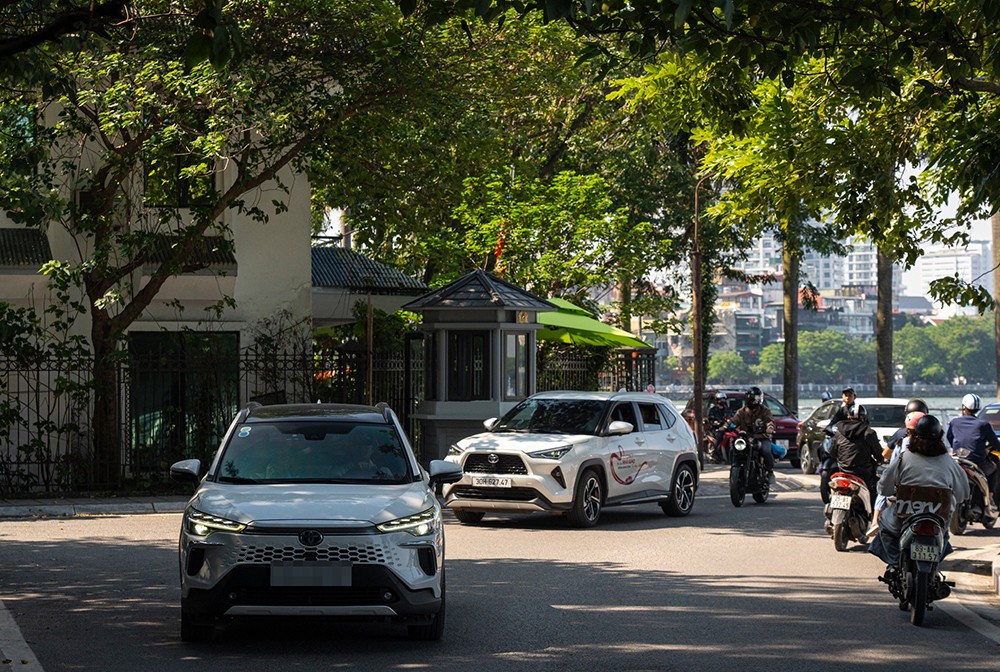 Xe Hybrid giảm áp lực chi phí nhiên liệu trong bối cảnh biến động xăng dầu.