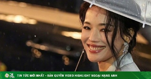 Khoảnh khắc Thư Kỳ che ô đi dưới mưa gây sốt