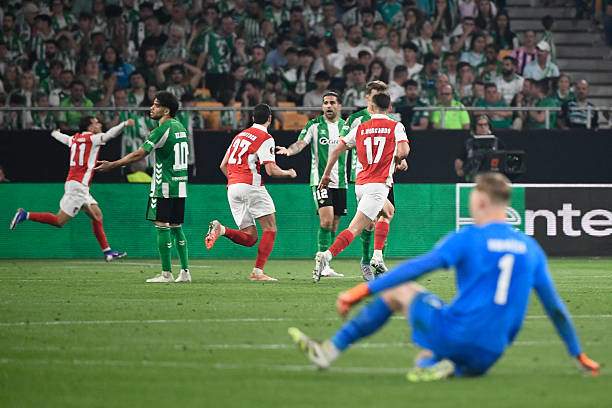 Braga đoạt vé đi tiếp sau màn ngược dòng hiệp 2