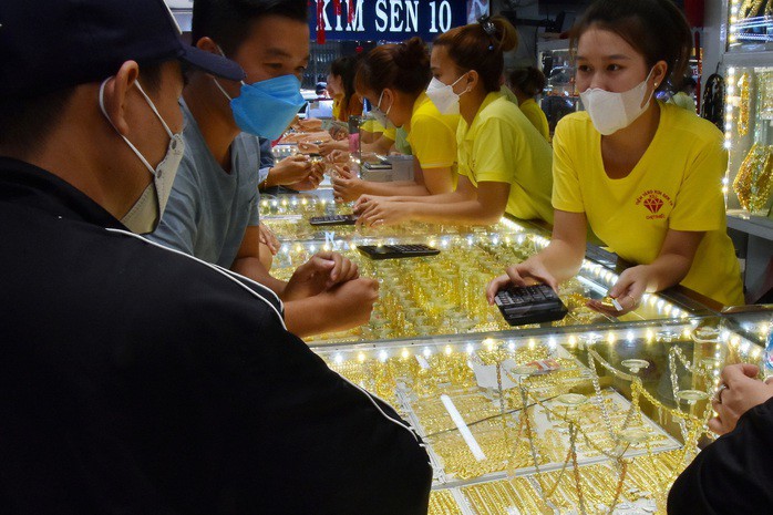 Giá vàng hôm nay nóng lên