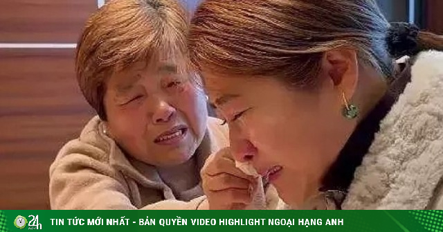 Người phụ nữ quỳ lạy, xin cắt đứt quan hệ khi đoàn tụ bố mẹ ruột sau 37 năm