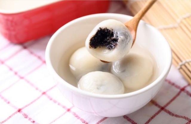 Nên chú ý kiểm soát khẩu phần khi ăn bánh trôi, bánh chay.