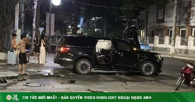 Hai ôtô lao lên lề, vỡ nát sau va chạm