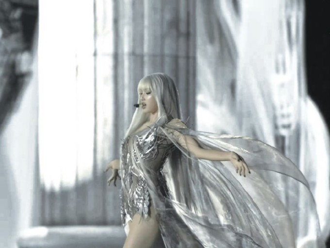 Lisa gây sốt toàn cầu khi hóa thân thiên thần robot trên sân khấu Coachella - 6