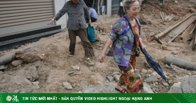 Người Hà Nội dò dẫm tìm lối đi qua công trường mở rộng đường gần 400 tỷ