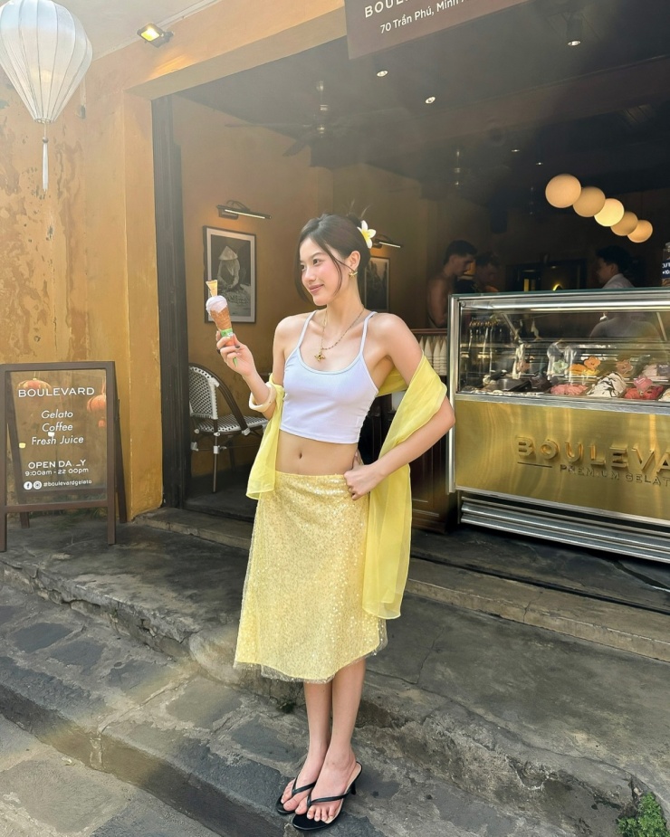 Nhan sắc 'bạn gái tin đồn' kém 10 tuổi của Song Luân - 4