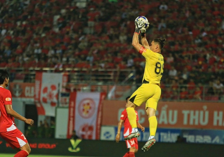 Vẻ điển trai của thủ môn lai Việt - Slovakia Patrik Lê Giang - 5