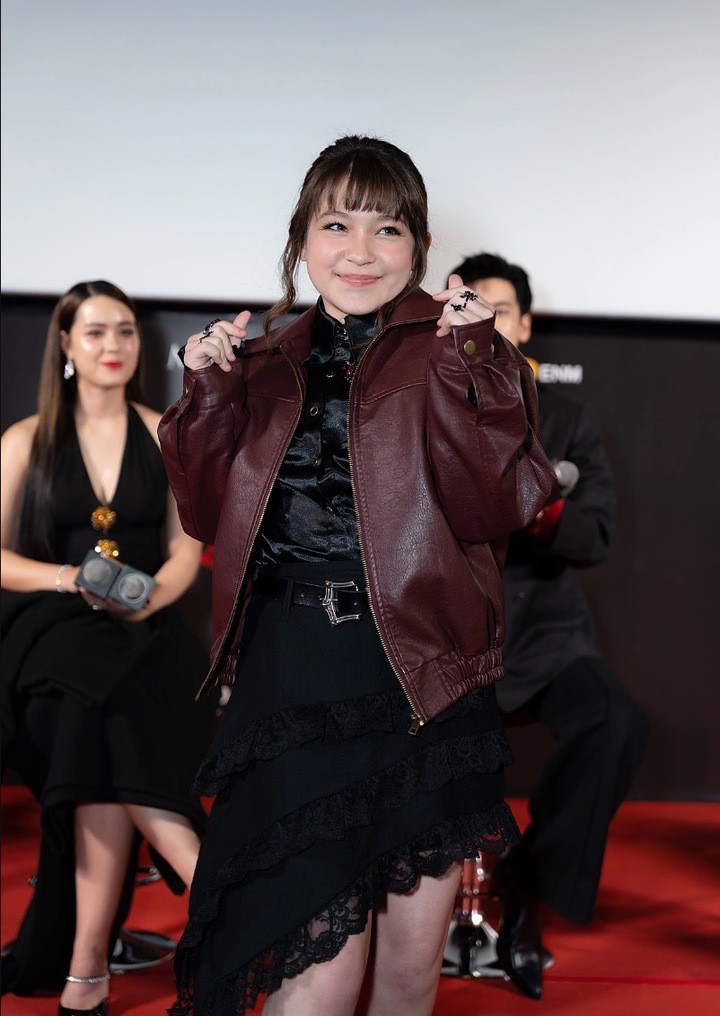 Sao nhí 12 tuổi 'xứ chùa Vàng' đóng phim Việt đang dẫn đầu phòng vé là ai? - 10