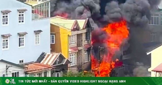 Nhà gỗ ở trung tâm Đà Lạt bốc cháy ngùn ngụt, khói bao trùm khu dân cư