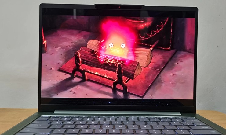 Giá bán gây bất ngờ trong bối cảnh Moto Book 60 Pro có cả màn hình OLED 2.8K.