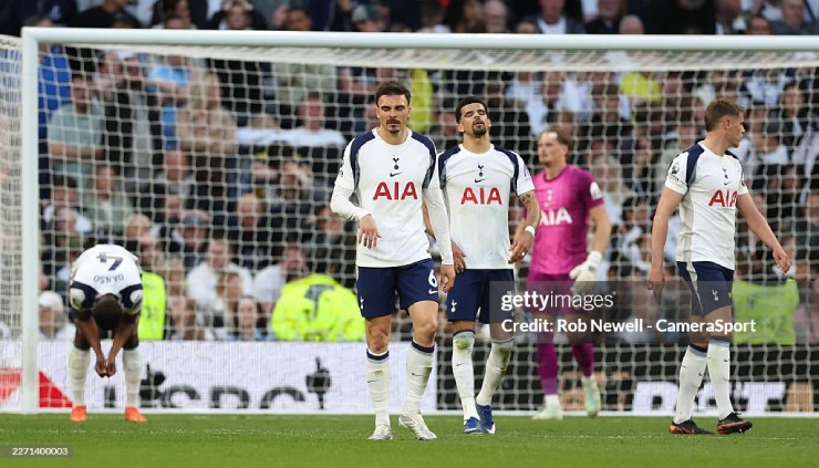 Tottenham ôm hận vì những bàn thua ở phút bù giờ của hiệp 1 và hiệp 2