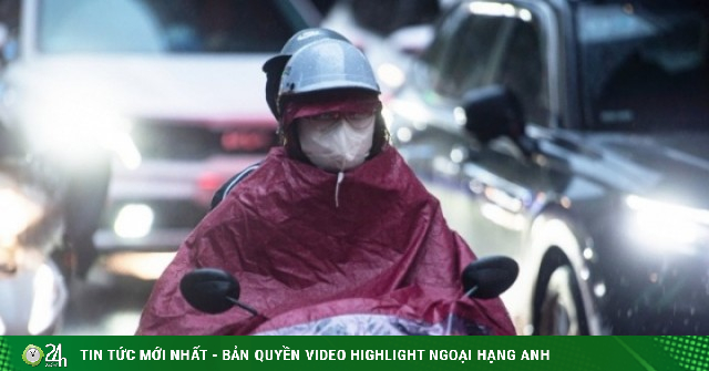 Mưa dông phủ khắp Hà Nội, cảnh báo lốc sét và mưa đá