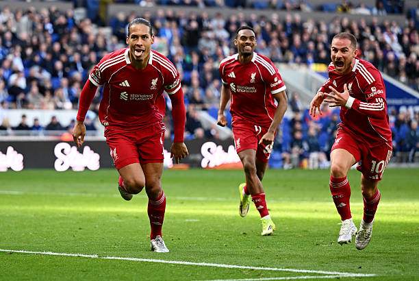 Van Dijk lập công khiến Liverpool đã hơn Chelsea tới 7 điểm trong cuộc đua top 5